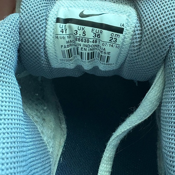 Nike Advantage Runner Sneakers 386630-461 Size 4 Youth or 5.5 W - Picture 8 of 8